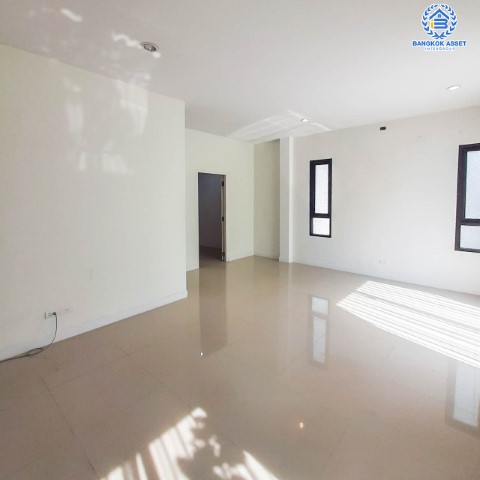 *****บ้านเดี่ยวมือสองย่านนนทบุรี ม.เวอรีเดียน ราชพฤกษ์ หลังมุม เนื้อที่กว้าง 51 ตร.ว. ฟังก์ชัน 4 ห้องนอน 4 ห้องน้ำ ที่จอดรถ 2 คัน บ้านเดี่ยวสไตล์โฮมออฟฟิศ ต่อเติมครบมีห้องประชุมแบบเก็บเสียง บนสุดยอดทำเล เพียง 2 นาทีถึงรถไฟฟ้าสายสีม่วง "สถานีบางรักน้อยท่าอิฐ" ใกล้จุดขึ้นทางด่วน "งามวงศ์วาน"